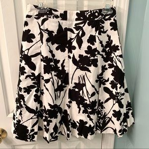 H&M Black and White Floral Skirt Size 4